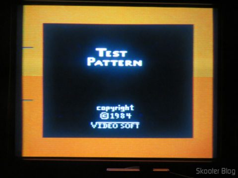 Color Bar Generator no Atari 2600 da Polyvox c/ fonte externa, ainda mais aquecido