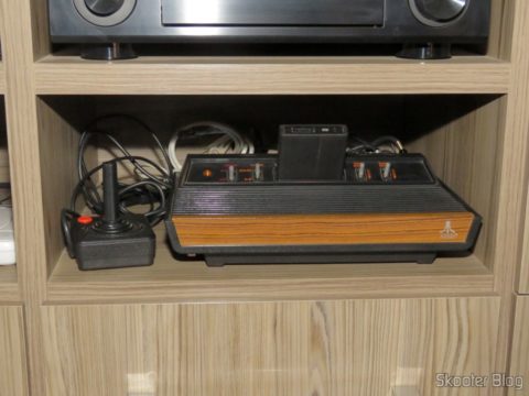 Cabo Super Vídeo Profissional 3 metros e Cabo P2 para 2 RCA Profissional 3 metros 14 Cabo Super Vídeo Profissional 3 metros e Cabo P2 para 2 RCA Profissional 3 metros conectados ao Atari VCS/2600