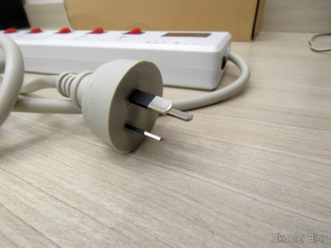 Plug do Filtro de Linha com 6 Tomadas Universais, 2 USB, e Interruptores Individuais