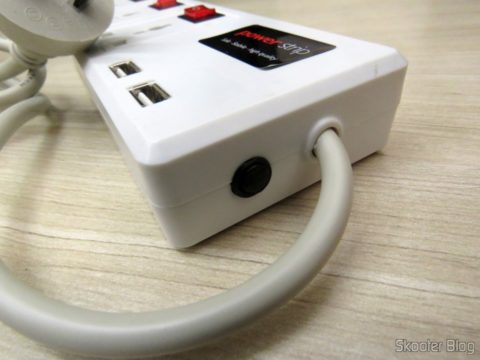 Fusível re-armável do Filtro de Linha com 6 Tomadas Universais, 2 USB, e Interruptores Individuais