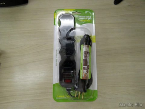 Filtro de Linha com Supressor de Ruídos Ilumi com 5 tomadas, em sua embalagem