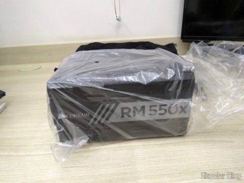 Fonte de Alimentação Totalmente Modular RMx Series™ RM550X — 550 Watt com certificação 80 PLUS® Gold