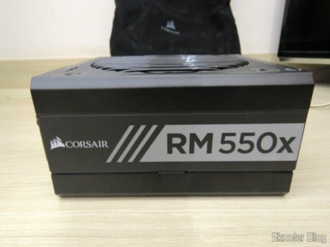 Fonte de Alimentação Totalmente Modular RMx Series™ RM550X — 550 Watt com certificação 80 PLUS® Gold
