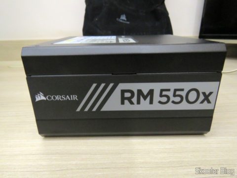 Fonte de Alimentação Totalmente Modular RMx Series™ RM550X — 550 Watt com certificação 80 PLUS® Gold