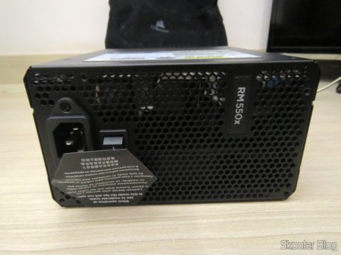 Fonte de Alimentação Totalmente Modular RMx Series™ RM550X — 550 Watt com certificação 80 PLUS® Gold