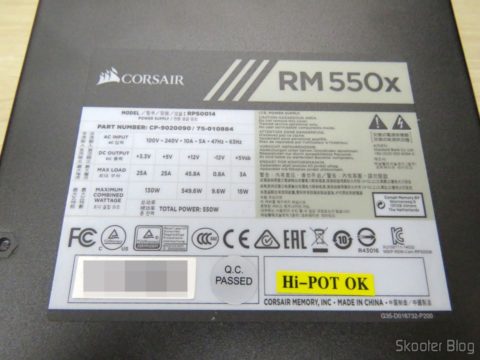 Fonte de Alimentação Totalmente Modular RMx Series™ RM550X — 550 Watt com certificação 80 PLUS® Gold