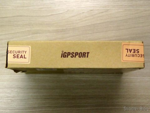 iGPSPORT iGS20E em sua embalagem