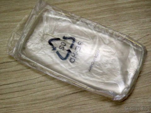 Capa para Motorola Moto X Play de TPU Macio Transparente, em sua embalagem