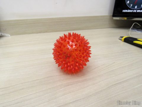2ª Bolinha de Borracha para Cães e Gatos com Apito e LEDs
