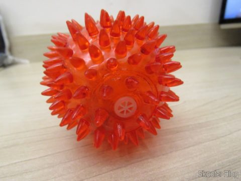 2ª Bolinha de Borracha para Cães e Gatos com Apito e LEDs