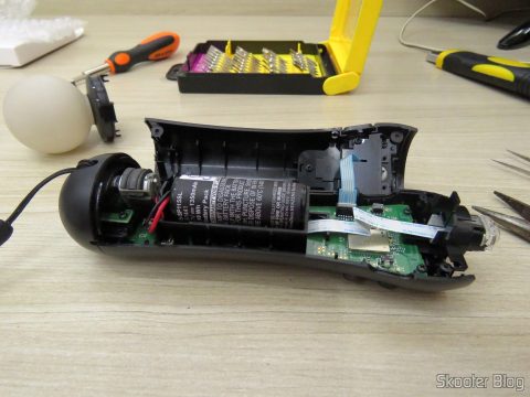 Instalando a Bateria para Playstation Move Motion Controller