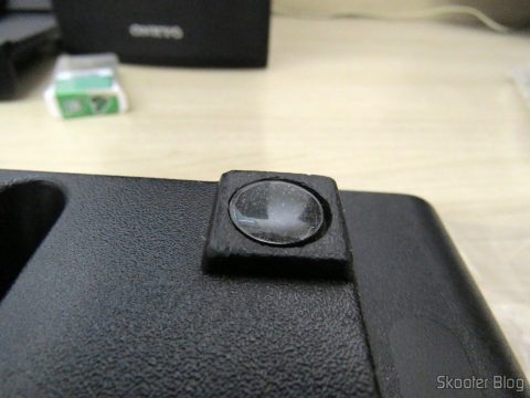 Adesivo de silicone como novo pé no Atari 2600.