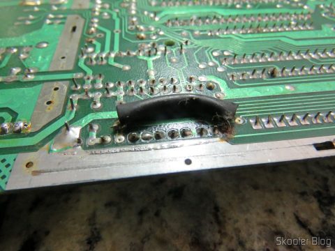 O resistor de 560 ohms, adicionado pela Polyvox.