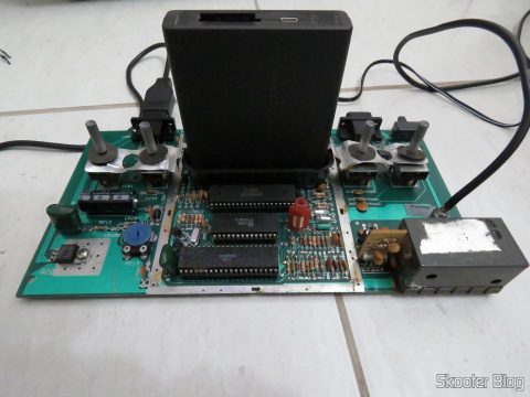 A placa do Atari 2600, após a de-transcodificação. De volta ao NTSC.