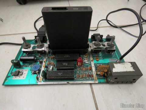 A placa do Atari 2600, após a de-transcodificação. De volta ao NTSC.