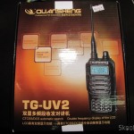 Caixa do Rádio HT Quansheng Walkie-Talkie Multi-Banda VHF/UHF, Dual Frequency, com VOX, Lanterna e Rádio FM