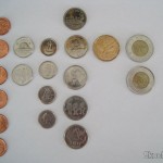 Canadá: Moedas Canadenses, "Take a Penny, Leave a Penny", e outros assuntos aleatórios Moedas canadenses. Da esquerda para a direita: pennies, nickels, dimes, quarters, loonies e toonies.