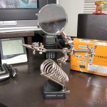 DealExtreme: Suporte para Ferro de Solda com Terceira Mão e Lente de Aumento de 2X Suporte para Ferro de Solda com Terceira Mão e Lente de Aumento de 2X
