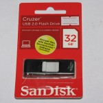 DealExtreme: Pendrive Sandisk Cruzer 32GB USB 2.0 Genuíno (Genuine Sandisk USB 2.0 Flash/Jump Drive - Random Color (32GB)) Pendrive Sandisk Cruzer 32GB USB 2.0 Genuíno