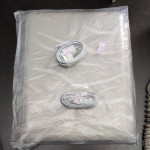 Uma Capa Cristal Transparente para a Traseira do Novo iPad (Stylish Crystal PC Case Cover for New iPad - Transparent), um Cabo USB de Dados / Recarga Genuíno da Apple para o Novo iPad com 90cm (Genuine Apple New iPad USB Data / Charging Cable - White (90cm)) e um par de Fones de Ouvido c/ Microfone e Controle de Volume Genuíno da Apple para o Novo iPad com Cabo de 100cm e jack de 3.5mm (Genuine Apple New iPad Earphone w/ Microphone / Volume Control - White (3.5mm-Jack / 100cm-Cable))