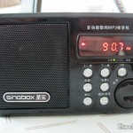 DealExtreme (DX): Rádio Portátil e MP3 Player Singbox SV922 com FM, USB, TF, SD, Alto-Falante, LCD de 1.5" (SINGBOX SV922 1.5" LCD MP3 Player Speaker w/ FM / USB / TF - Black) Rádio Portátil e MP3 Player Singbox SV922 com FM, USB, TF, SD, Alto-Falante, LCD de 1.5" (SINGBOX SV922 1.5" LCD MP3 Player Speaker w/ FM / USB / TF - Black)