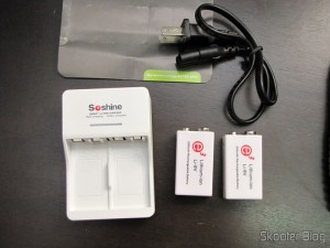 Carregador de Baterias Inteligente ISDT C4 EVO para baterias AA AAA Li-ion com tela IPS 9 Carregador de Baterias com Baterias Recarregáveis de Íons de Lítio de 9V 500mAh Soshine SC-V1 (Soshine SC-V1 500mAh 9V Lithium-ion Rechargeable Batteries with Battery Charger)