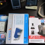 Estação de Recarga Quadrupla para Controles Playstation Move do Playstation 3 (Quadruple Port Charging Station for PlayStation 3 Move Controllers - Black), Switch 8 Portas Gigabit Ethernet 10/100/1000Mbps CORSN CS-1008G (CORSN CS-1008G 8-Port 100Mbps / 1000Mbps Switch - Blue), e a Estação de Tempo com LCD de 4", Relógio, Higrômetro, e Sensor de Temperatura Interno e Externo Sem Fio (4" LCD Wireless Out/Indoor Weather Station with Clock and Outdoor Temperature Sensor (2*AA))