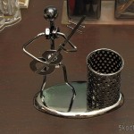 HiHomeDecor: Porta-Canetas Guitarrista de Ferro Feito à Mão (Iron Handmade Guitarist Pen Holder) Porta-Canetas Guitarrista de Ferro Feito à Mão (Iron Handmade Guitarist Pen Holder)