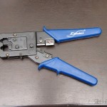 DealExtreme (DX): Ferramenta de Crimpagem para Cabo de Rede e Telefone RJ11/RJ45 com Descascador de Cabo (RJ11/RJ45 Network and Telephone Cable Crimping Tool with Cable Stripper) Ferramenta de Crimpagem para Cabo de Rede e Telefone RJ11/RJ45 com Descascador de Cabo (RJ11/RJ45 Network and Telephone Cable Crimping Tool with Cable Stripper)