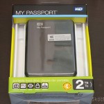 Disco Rígido (HD) Externo Portátil WD My Passport 2TB USB 3.0 Preto (WD My Passport 2TB Portable External Hard Drive Storage USB 3.0 Black), em sua embalagem