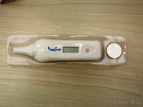 Termômetro Corporal Digital com Sensor Infravermelho LCD 1.0″ (32~42,9º C / 1 x CR2032) (Portable 1.0″ LCD Digital Infrared Body Thermometer (32~42.9 ‘C / 1 x CR2032)) e bateria CR2032 na embalagem