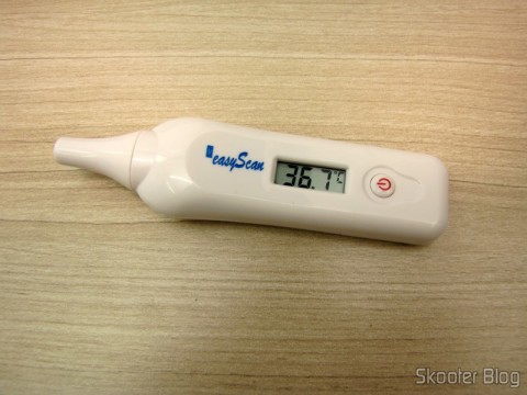 Termômetro Corporal Digital com Sensor Infravermelho LCD 1.0″ (32~42,9º C / 1 x CR2032) (Portable 1.0″ LCD Digital Infrared Body Thermometer (32~42.9 ‘C / 1 x CR2032)), após uma medição: temperatura normal