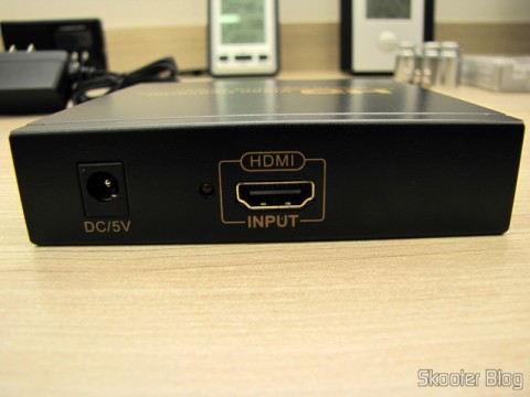 Entrada HDMI e de fonte de alimentação do Conversor de HDMI para Vídeo Composto (CVBS) + Áudio Estéreo (HDMI to CVBS Video Converter)