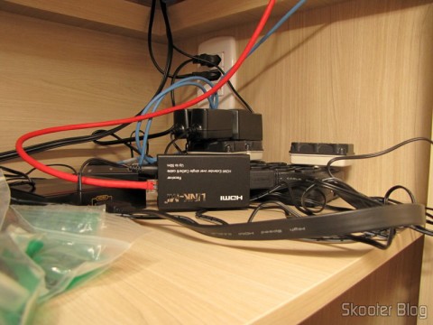 Conversor de HDMI para Vídeo Composto (CVBS) + Áudio Estéreo (HDMI to CVBS Video Converter) em funcionamento
