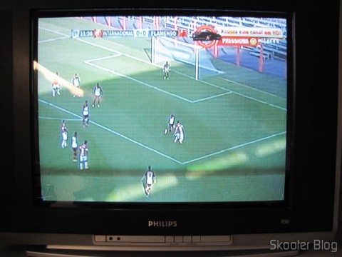 TV CRT exibindo a imagem de saída do Conversor de HDMI para Vídeo Composto (CVBS) + Áudio Estéreo (HDMI to CVBS Video Converter)