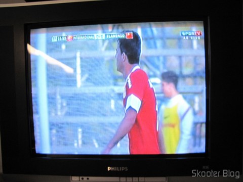 TV CRT exibindo a imagem de saída do Conversor de HDMI para Vídeo Composto (CVBS) + Áudio Estéreo (HDMI to CVBS Video Converter)
