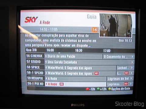 TV CRT exibindo a imagem de saída do Conversor de HDMI para Vídeo Composto (CVBS) + Áudio Estéreo (HDMI to CVBS Video Converter): menus da Sky ficam bem legíveis