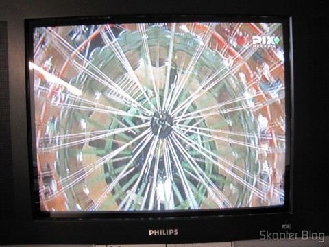 TV CRT exibindo a imagem de saída do Conversor de HDMI para Vídeo Composto (CVBS) + Áudio Estéreo (HDMI to CVBS Video Converter)