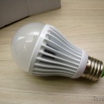 DealExtreme (DX): Lâmpada LED 9W Luz Branca 7000K 1100 lumens E27 COB LED (110~220V) (E27 9W 1100lm 7000K White Light COB 1-LED Bulb – White (110~220V)) Lâmpada LED 9W Luz Branca 7000K 1100 lumens E27 COB LED (110~220V) (E27 9W 1100lm 7000K White Light COB 1-LED Bulb – White (110~220V))