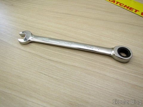 Chave Combinada (Chave de Boca) com Catraca Aço Cromo-Vanádio 11mm REWIN (REWIN Chrome-Vanadium Steel Combination Wrench – 11mm)