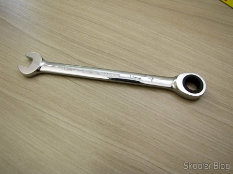 Chave Combinada (Chave de Boca) com Catraca Aço Cromo-Vanádio 11mm REWIN (REWIN Chrome-Vanadium Steel Combination Wrench – 11mm)