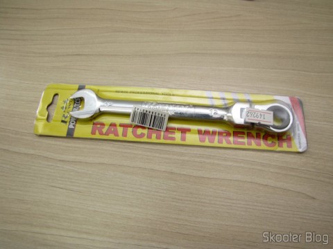 Chave Combinada (Chave de Boca) com Catraca Articulada Aço Cromo-Vanádio 12mm REWIN (REWIN RJ-313 Chrome-Vanadium Steel 2-in-1 12mm Open End + Double Box End Combination Wrench), em sua embalagem