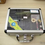 Conjunto Furadeira / Amolador Elétrico 80 em 1 WLXY P-800 (WLXY P-800 80-in-1 Electric Drill / Grinder Set) na maleta de alumínio