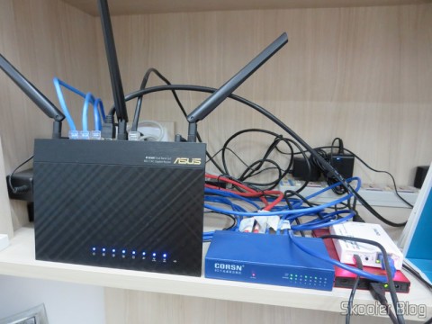 Roteador Wireless Gigabit 1300Mbps ASUS RT-AC66U (ASUS RT-AC66U 1300 Mbps Gigabit Wireless Router), Switch 8 Portas Gigabit Ethernet 10/100/1000Mbps CORSN CS-1008G (CORSN CS-1008G 8-Port 100Mbps / 1000Mbps Switch – Blue), Case para HD externo 2.5″ SSK SHE066-F vermelho – Solução para armazenamento móvel, e NS-K330 – Servidor USB/NAS/FTP/SAMBA/Impressão/UPNP/Compartilhamento + Cliente de BitTorrent - Todos já apresentados aqui no Skooter Blog