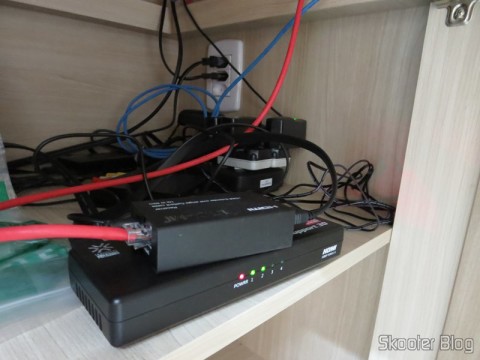 Conjunto Transmissor + Receptor Extensor de HDMI LINK-MI LM-EX11 (LINK-MI LM-EX11 HDMI Extender Transmitter + Receiver Set – Black), Conversor de HDMI para Vídeo Composto (CVBS) + Áudio Estéreo (HDMI to CVBS Video Converter),  Splitter HDMI de 1 entrada para 4 saídas HUIYISHUN HDMI-400 HDMI v1.4 Full HD 1080p 3D e Mini Furadeira / Amolador Elétrico WLXY WL-800, e outros itens