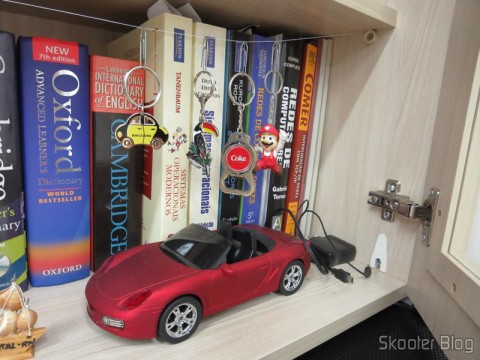 Alguns de meus livros e um carrinho MP3 Player que ganhei de meu pai