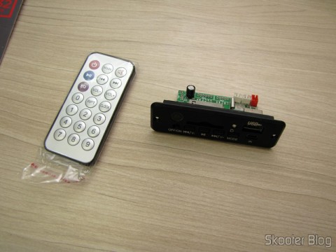 Hardware Decodificador MP3  c/ FM, Controle Remoto, USB, Mini USB e Slot SD (MP3 Hardware Decoder w/ FM/Remote Controller/USB/Mini USB/SD Slot – Black (5V))