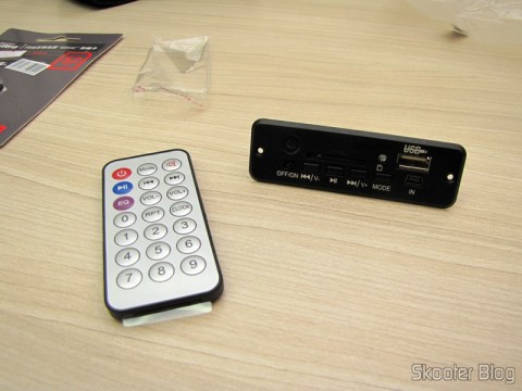 Hardware Decodificador MP3  c/ FM, Controle Remoto, USB, Mini USB e Slot SD (MP3 Hardware Decoder w/ FM/Remote Controller/USB/Mini USB/SD Slot – Black (5V))