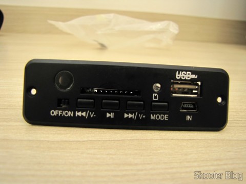 Hardware Decodificador MP3  c/ FM, Controle Remoto, USB, Mini USB e Slot SD (MP3 Hardware Decoder w/ FM/Remote Controller/USB/Mini USB/SD Slot – Black (5V))