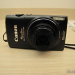 Câmera Digital Canon PowerShot ELPH 330 HS 12.1 MP Wi-Fi CMOS Zoom Óptico 10X Lentes 24mm Video Full HD 1080p (Canon PowerShot ELPH 330 HS 12.1 MP Wi-Fi Enabled CMOS Digital Camera with 10x Optical Zoom 24mm Wide-Angle Lens and 1080p Full HD Video (Black))